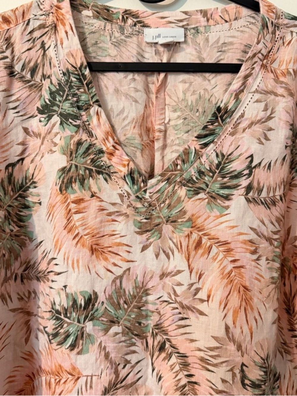 J. Jill Love Linen Tropical V-Neck Top Size L 100% Linen Coastal Boho Resortwear - Picture 2 of 7